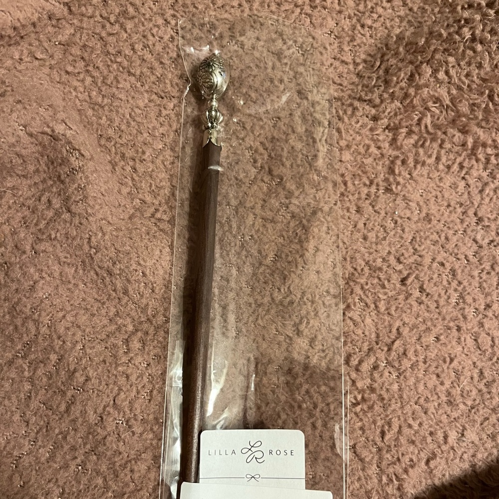 Lilla Rose Hair Stick NWT silver flowers